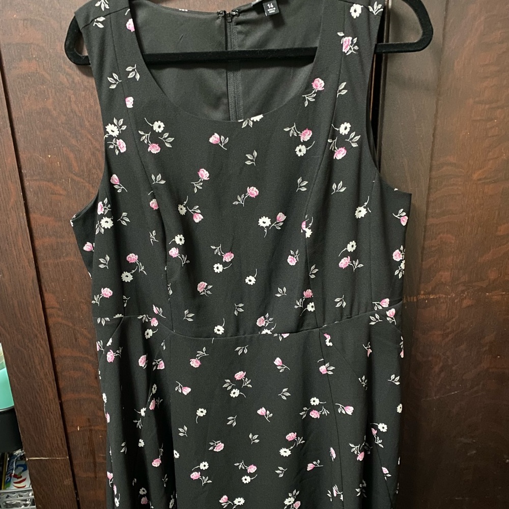 Torrid - pink and white flower - dress